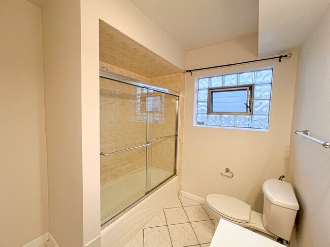 Building Photo - 4716 Thatcher Ave