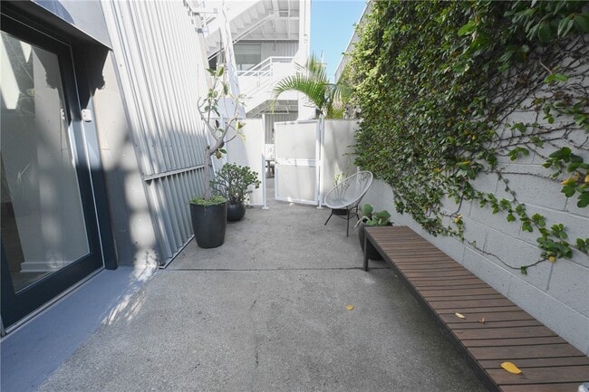 Building Photo - 615 Hampton Dr