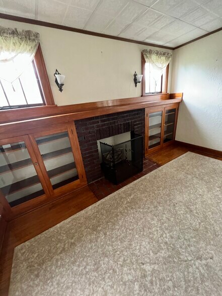 Primary Photo - 330 W Catherine St