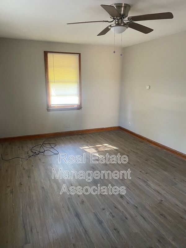 Building Photo - 219 Morris St