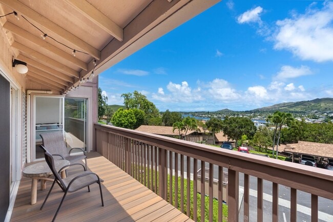 Building Photo - Stunning Lake View Townhome – 3 Bed, 2 Bat...