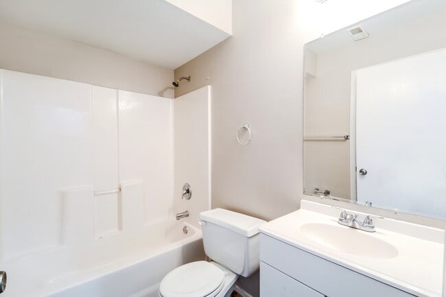 Building Photo - 14368 Jamestown Bay Dr