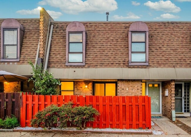 Building Photo - 3333 Comly Rd
