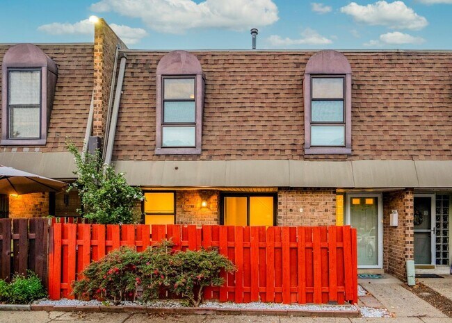 Primary Photo - 3333 Comly Rd