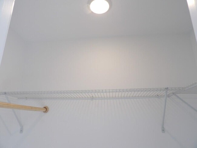 Building Photo - 4116 Horseshoe Rd N