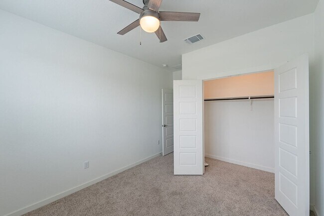 Building Photo - Modern 4 bedroom, 3 bathroom home in Canta...