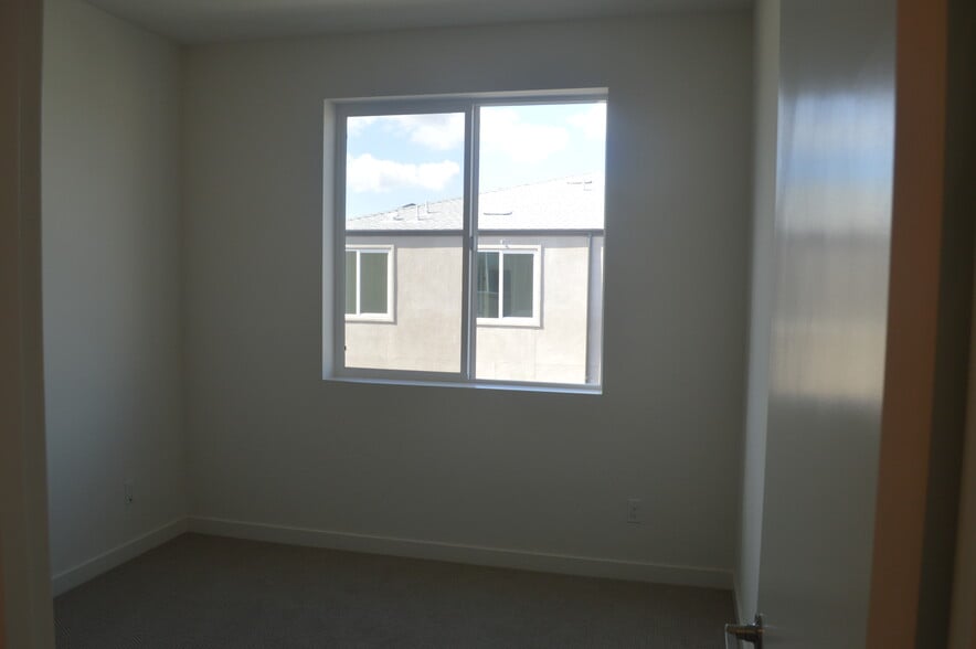 Building Photo - 5202 Sunset Wave Dr