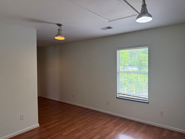 Building Photo - Lexington - Commercial Property
