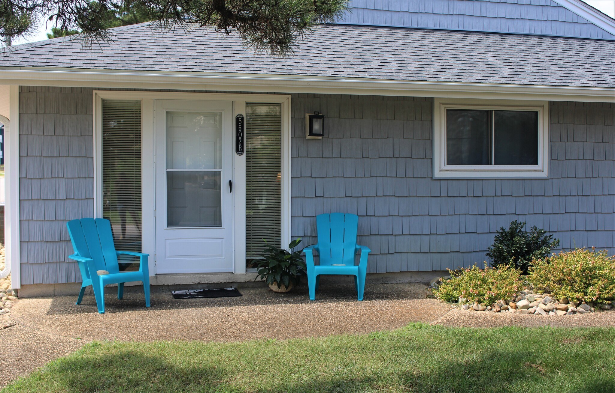 Relax out your back door - 5602 Atlantic Ave