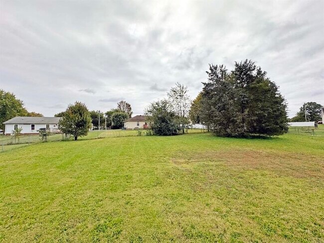 Building Photo - 1212 Kendall Dr
