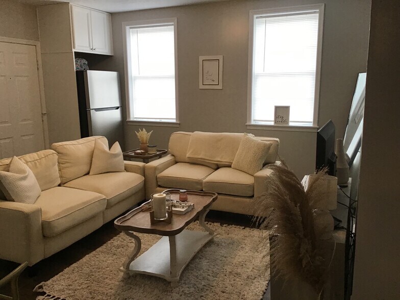 Building Photo - 210 N Kent St