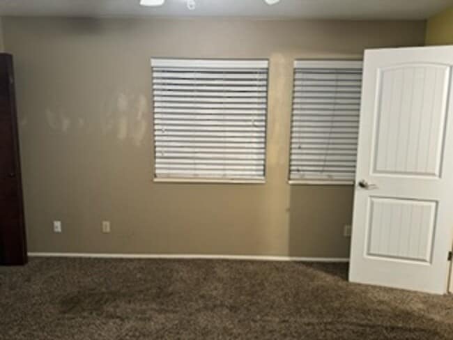 Building Photo - Spacious home