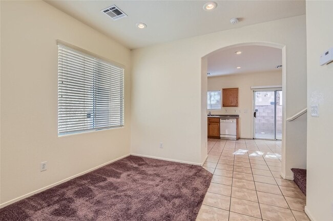 Building Photo - EXQUISITE 3-Bedroom Home - Modern Amenitie...