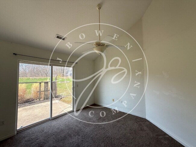 Building Photo - "Charming 2-Bed Condo with Fireplace & Scenic Views on Fox Cove Dr, Perrysburg!"