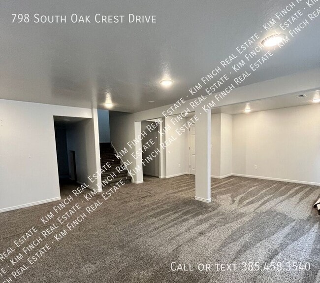 Building Photo - 798 S Oak Crest Dr