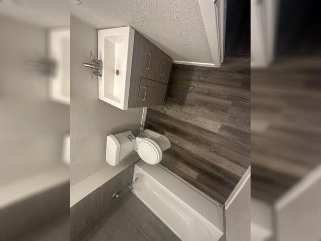 Building Photo - 403 Mistywood Dr