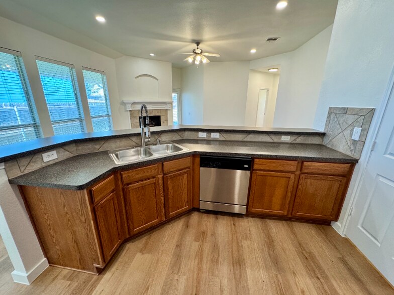 Building Photo - 9836 Wild Ginger Dr