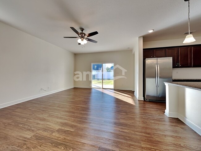 Building Photo - 450 Sandstone Dr