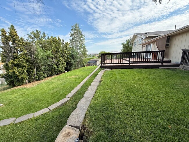 Building Photo - Spacious 3 Bedroom Home with Large Yard & ...