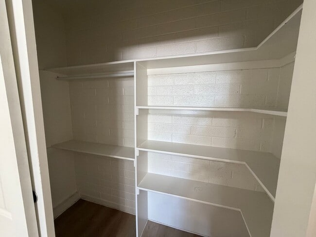 Building Photo - Spacious 4 Bed 3 Bath Single-Level Home | RV Gate | Huge Yard | Bright Open Layout