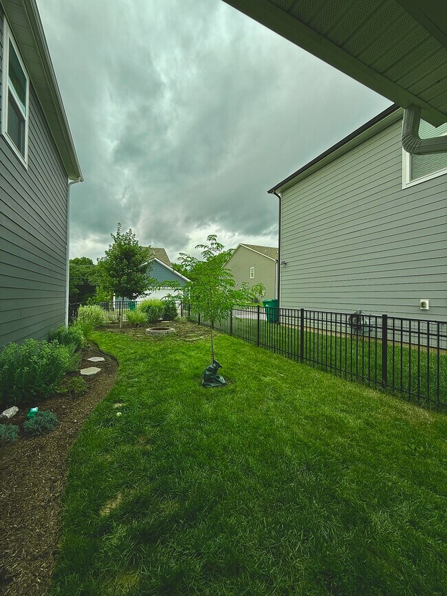 Building Photo - 2080 Notchleaf Rd