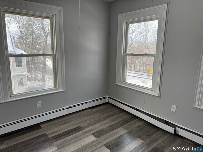 Building Photo - 107 Hamilton St