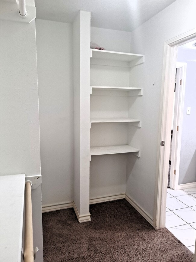 Building Photo - 2917 Bassingham Dr