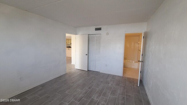 Building Photo - 3131 S Ridgewood Ave