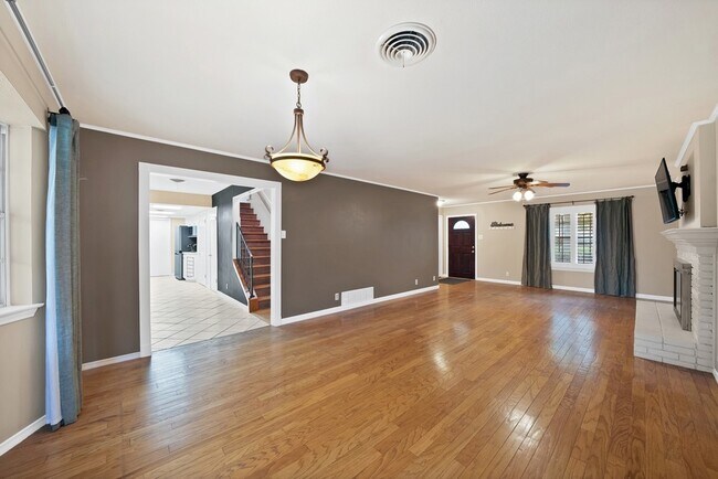 Building Photo - 526 Waggoner Dr