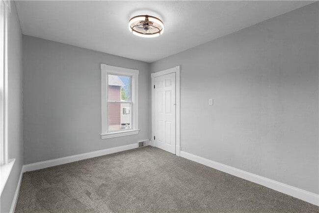 Building Photo - 616 Highland Ave