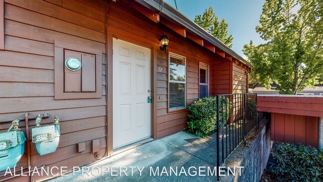 Primary Photo - 3 br, 2 bath House - 72 Kingston Lane (Way