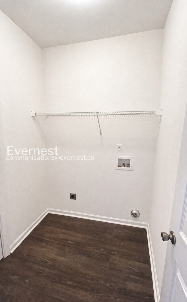 Building Photo - 3 Bed/2 Bath Home with Garage / Available Now!