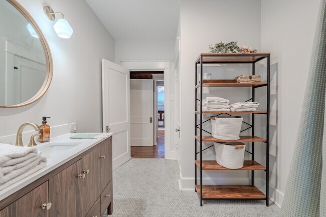 Building Photo - Updated Historically Charming Bungalow walking distance to Greenville Ave