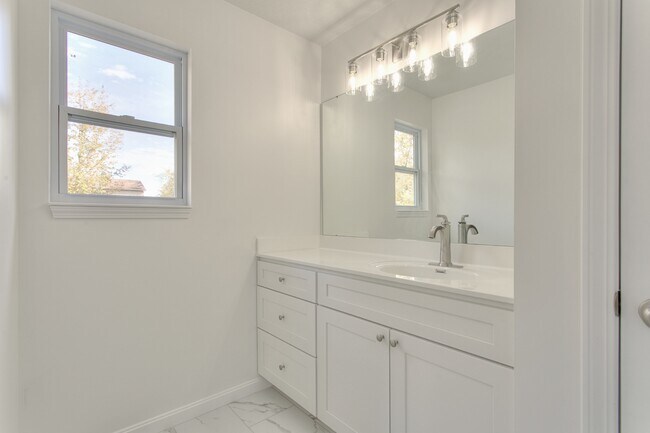 Building Photo - 1059 Waynoka Dr