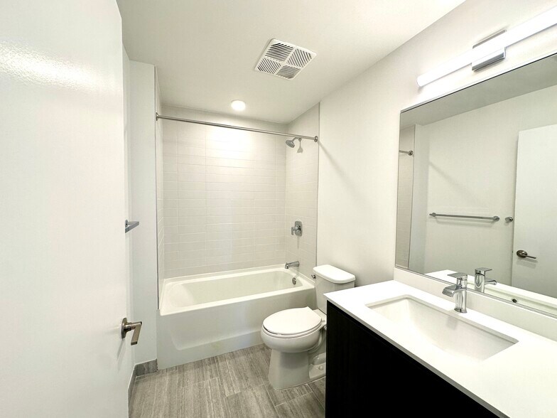 Building Photo - 133 NE 24th St