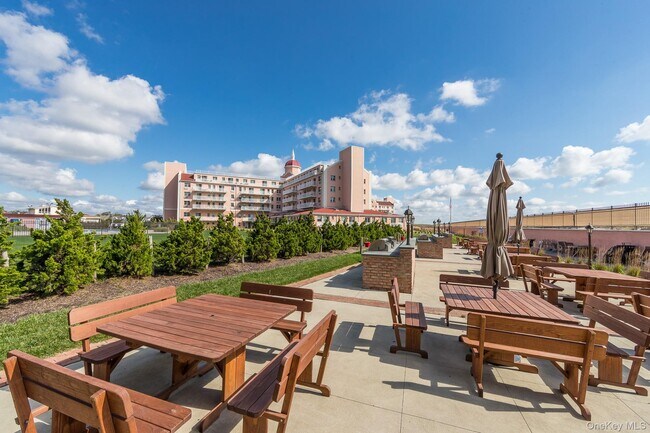 Building Photo - 2 Richmond Rd