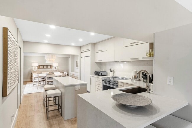 Building Photo - 2717 N Ocean Blvd