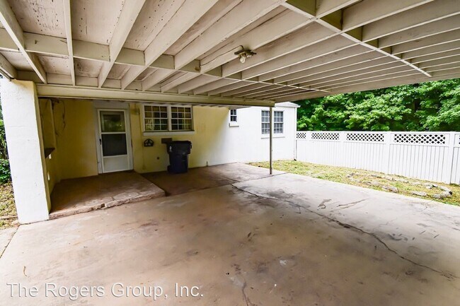 Building Photo - 3 br, 1 bath House - 305 White Oak Dr