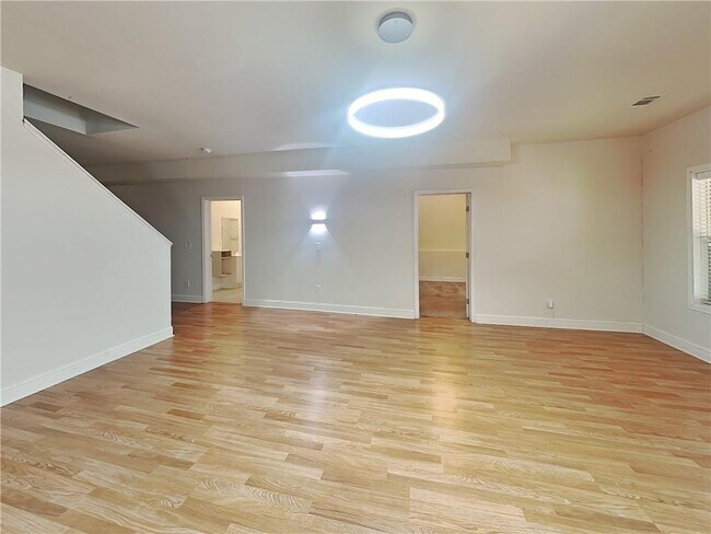Building Photo - 85 Lotus Ln