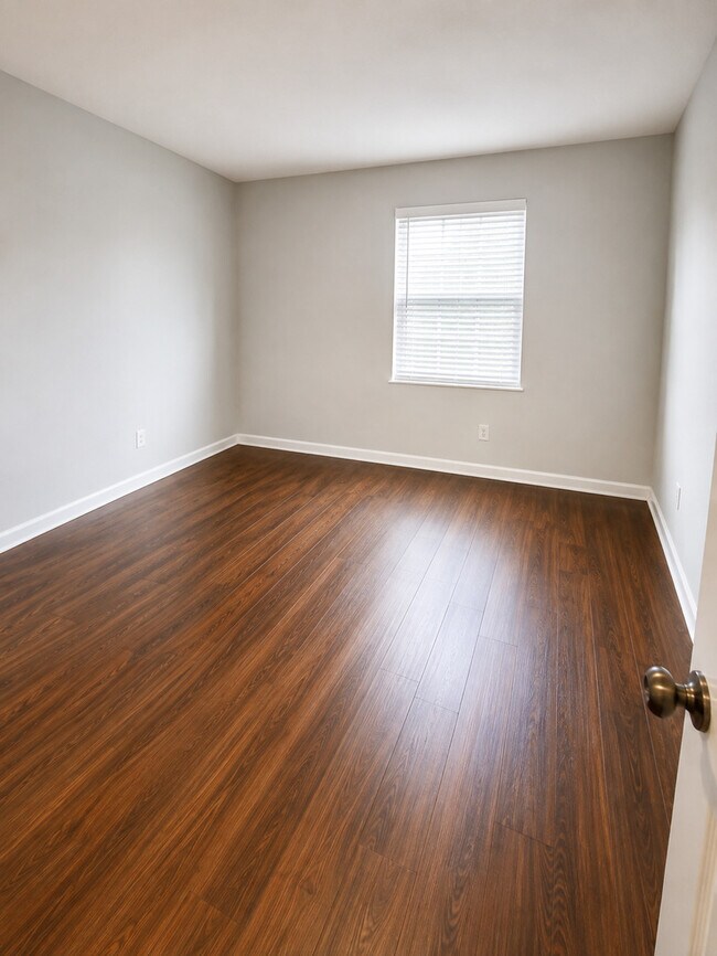 Building Photo - 113 Hazelnut Dr