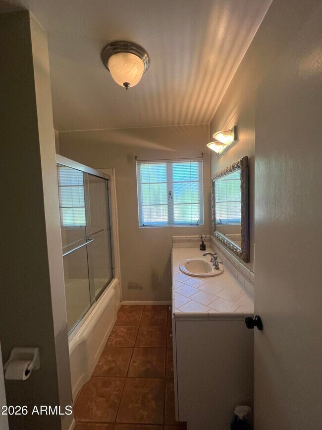 Building Photo - 4121 E Edgemont Ave