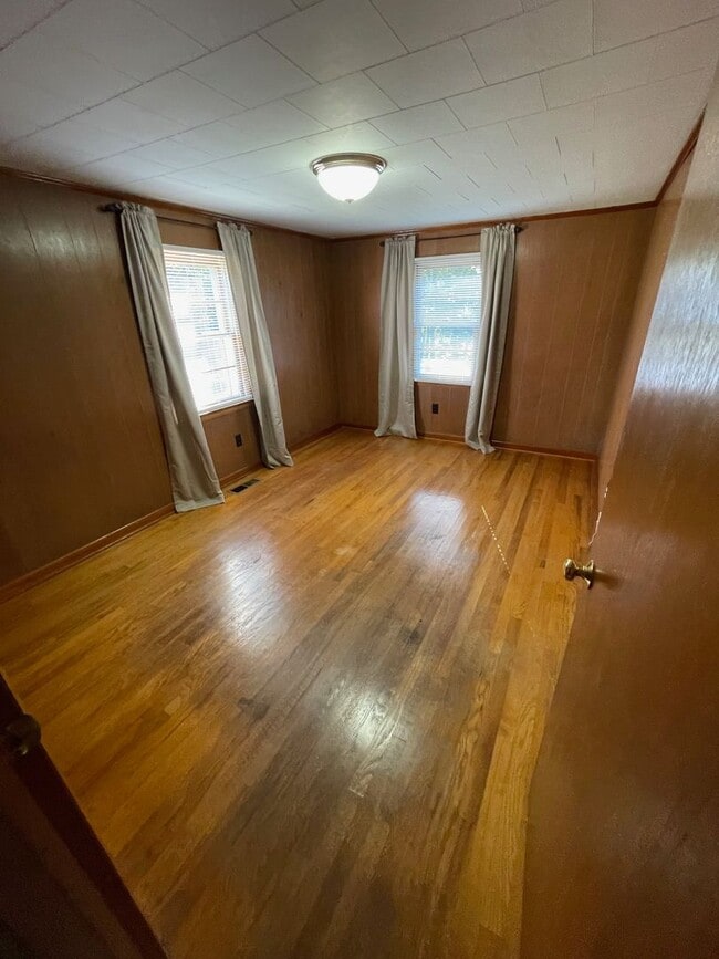 Building Photo - 2 Bedroom / 1 Bath  Kingsport, TN