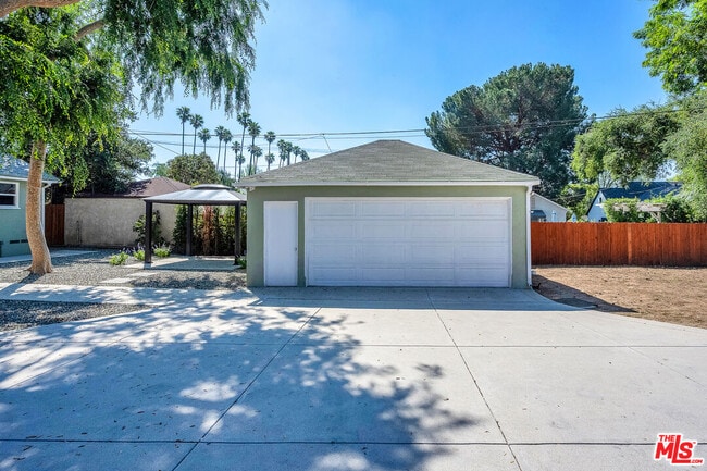 Building Photo - 1091 Palm Terrace