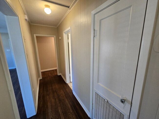 Building Photo - Spacious 3 Bedroom 2 Bath in Bryan!