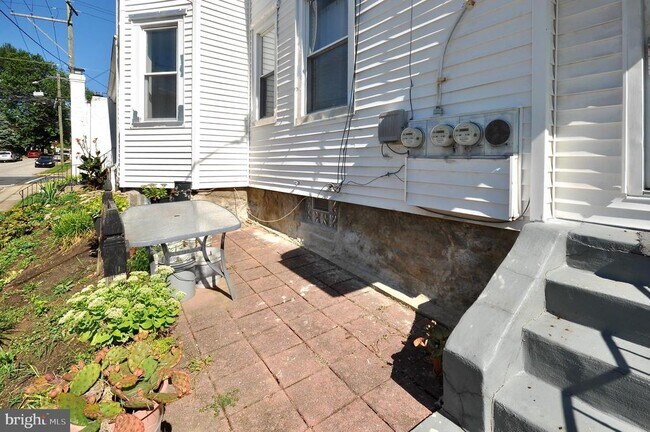 Building Photo - 223 Ryers Ave