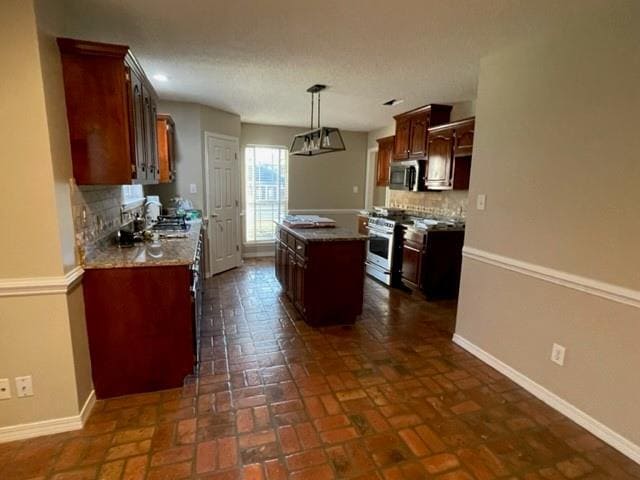 Building Photo - 10380 Hunters Ridge Dr N