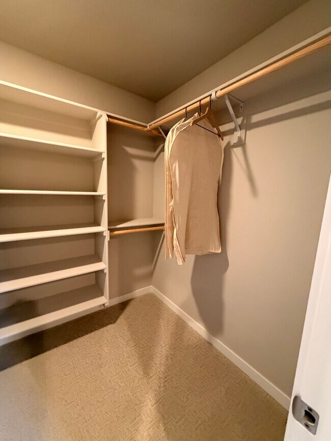 Building Photo - Model home! 4-bed 3-Bath Home on Moon MTN!