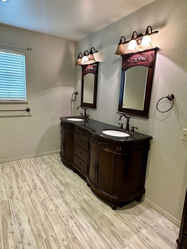 Building Photo - Beautiful Country Home! With Bonus Office/Den Room