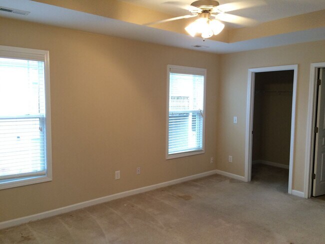 Building Photo - Pre-leasing for May 2026!