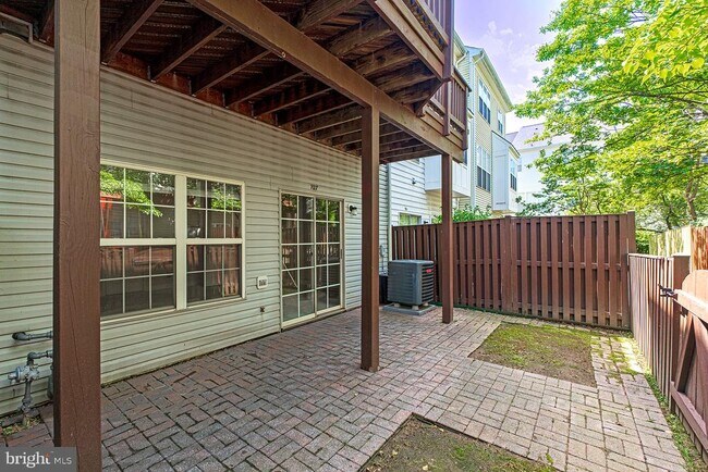 Building Photo - 107 Colville Dr